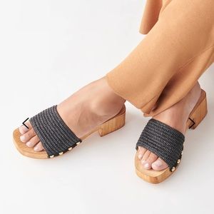 NWOB Dolce Vita Oakley slides